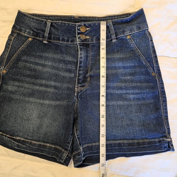 d. jeans Women's Distressed Wash Denim Jean Shorts - Size 6 - Picture 7 of 9